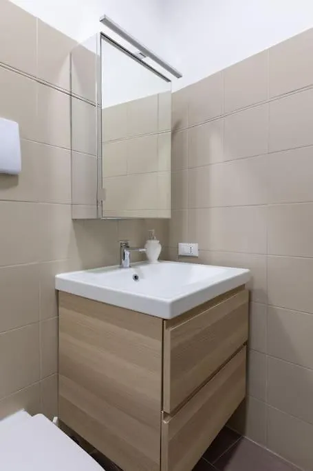 Central Apartment De Angeli Charm Residence Milan 0*,  Italy