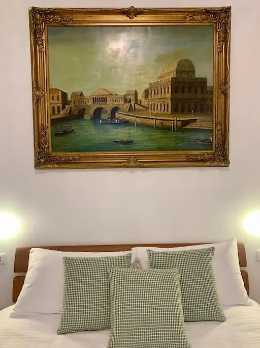 Central Apartment De Angeli Charm Residence Milan 0*,  Italy